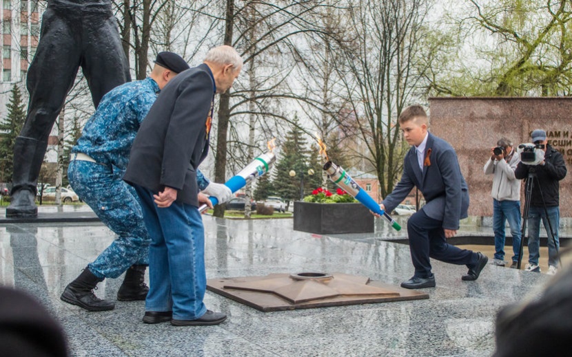 Зажжение Вечного огня в Ижевске. Фото: Данил Иванов