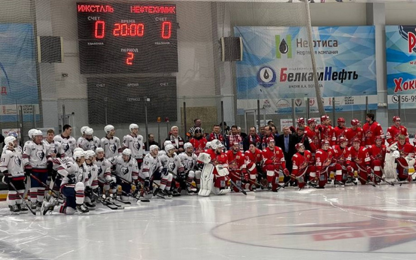Хоккейная «Ижсталь» уступила «Нефтехимику» в матче в честь своего 65-летия