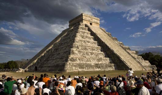 Паломники повредили храм майя в ожидании конца света