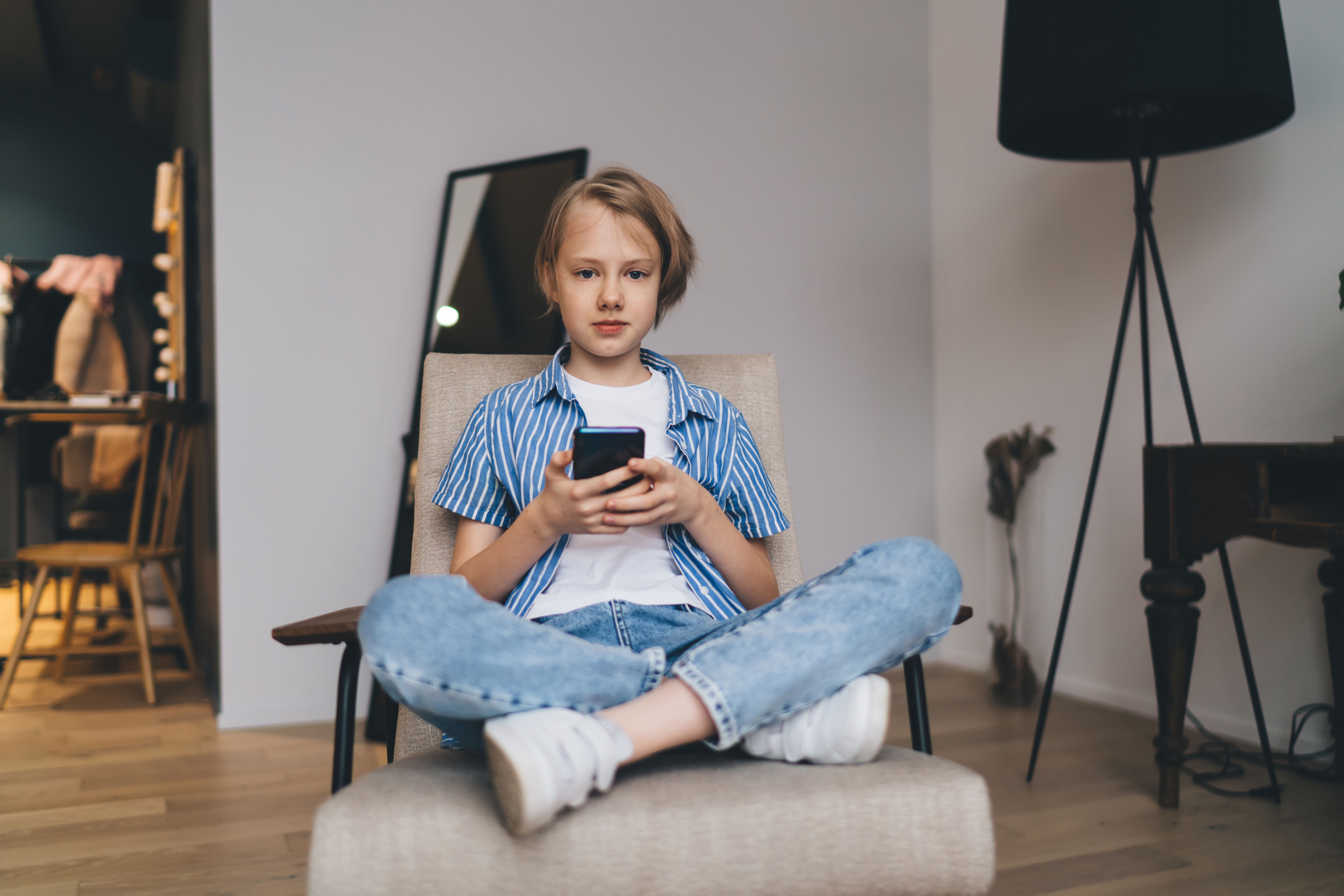 Фото в купальнике, диагнозы, геолокация и данные школы: чем опасны посты ваших детей в соцсетях