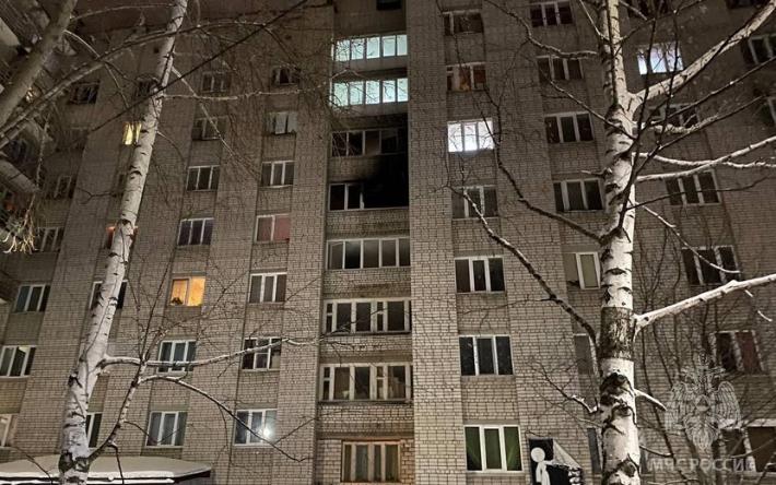 15 человек эвакуировали во время пожара в доме на улице Сабурова в Ижевске
