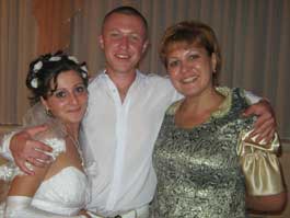 Для молодоженов Кристины и Дениса Марсельеза Мирас провела свадьбу 22 августа 2009 года