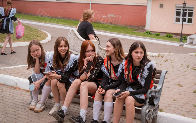 Выпускники школ Ижевска отметили «Последний звонок». Фото: Алексей Филинов