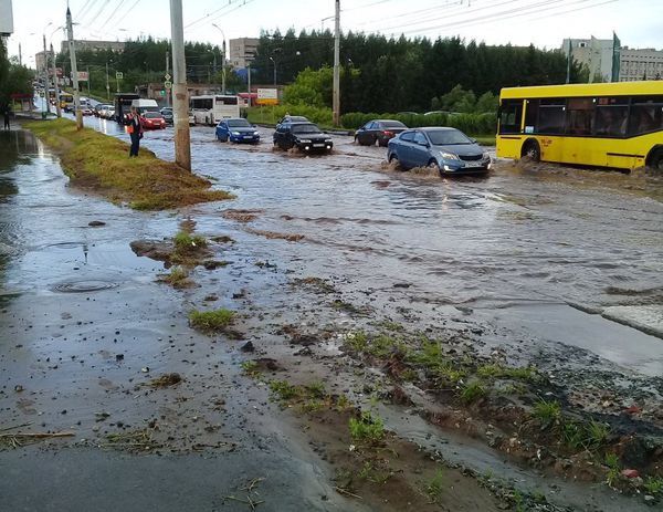 В Ижевске 27 июня после дождя затопило некоторые улицы