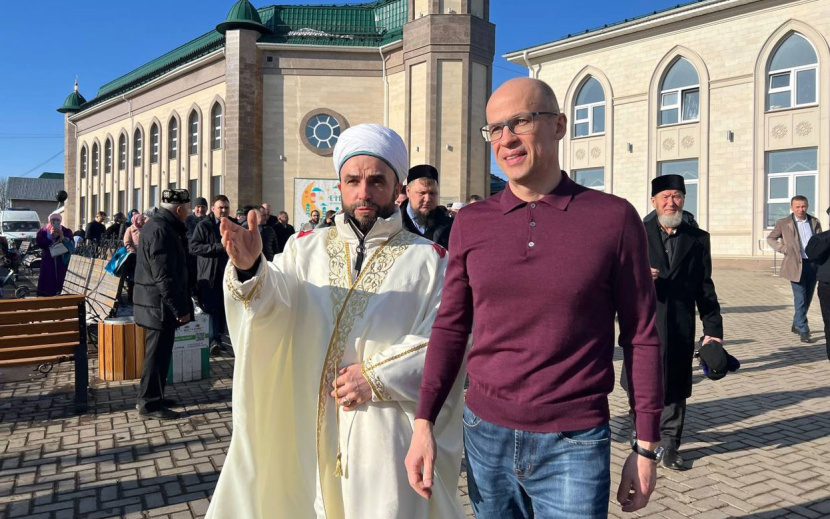 Встреча с муфтием Удмуртии Фаизом Мухамедшиным на празднике Ураза-байрам