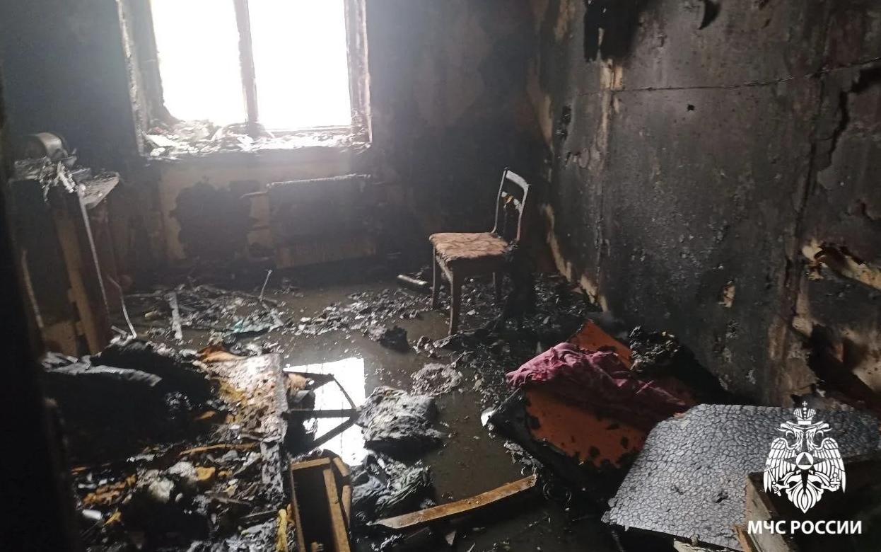 Инвалида и его сожительницу спасли из горящего общежития в Удмуртии