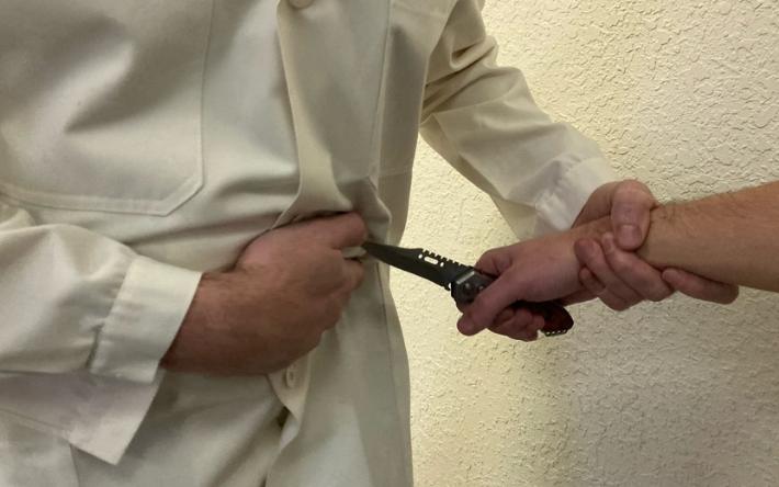 Суд отменил приговор по делу о нападении ребенка с ножом на врача в Ижевске