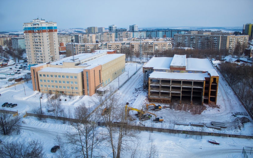 Снос заброшенного здания на ул. Камбарской в Ижевске. Фото: Данил Иванов