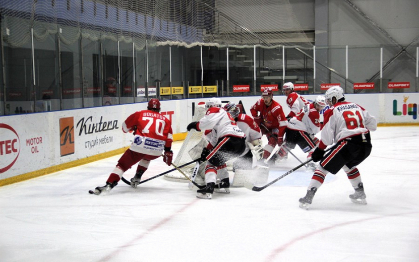 Хоккейная «Ижсталь» пропустила 16 шайб в двух матчах домашней серии