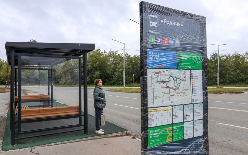 Стенды со схемами движения автобусов появились на остановках Глазова
