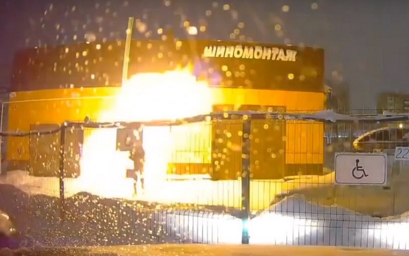 Появились видео момента взрыва на автомойке в Ижевске