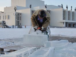 Строительство ледового городка в Ижевске