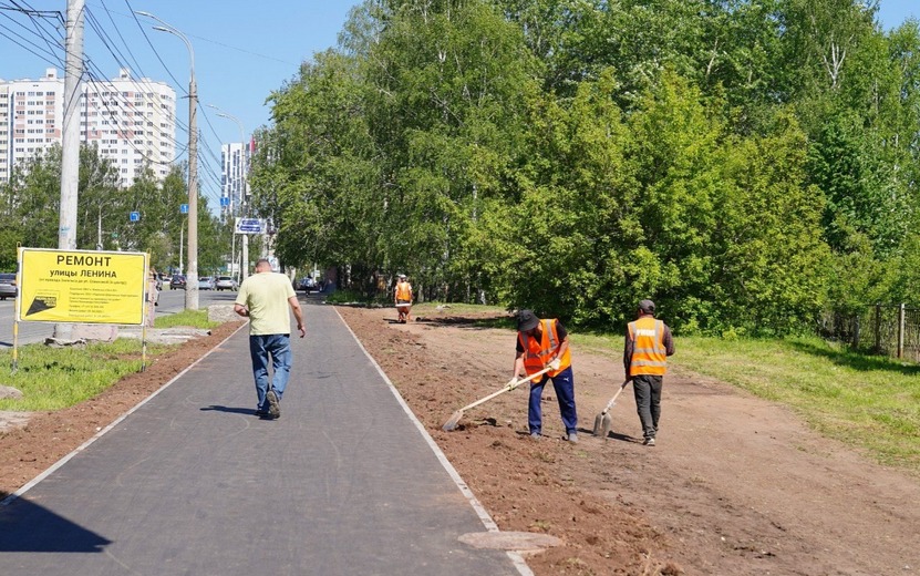 Ремонт тротуара около ипподрома завершили в Ижевске