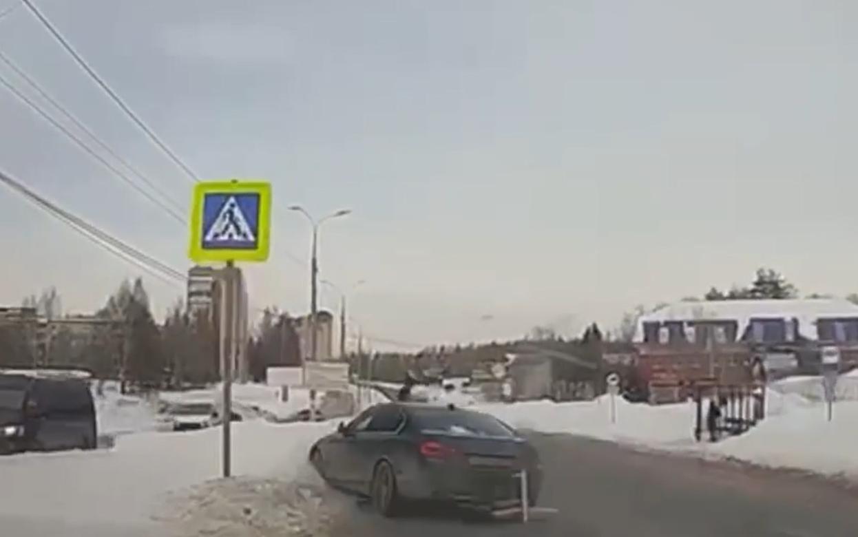 Девушка на BMW сбила школьницу на «зебре» в Ижевске