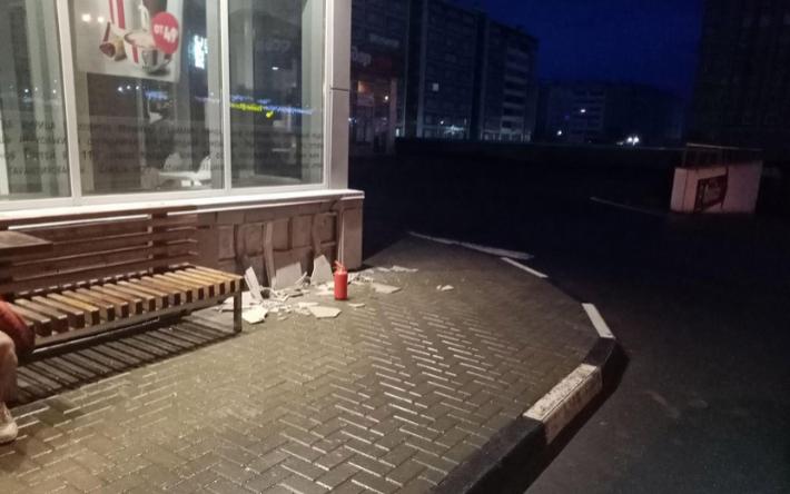 Водитель ВАЗа в Ижевске сбил пешехода и врезался в KFC