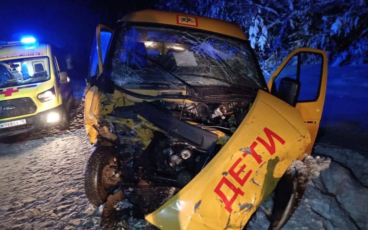 В ДТП со школьным автобусом под Ижевском пострадали 14 человек, возбуждено дело