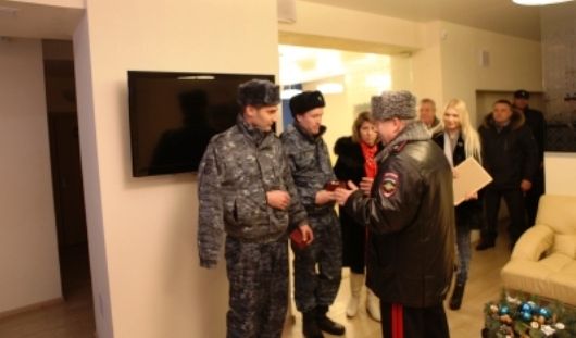 В Ижевск вернулись раненые в Дагестане полицейские