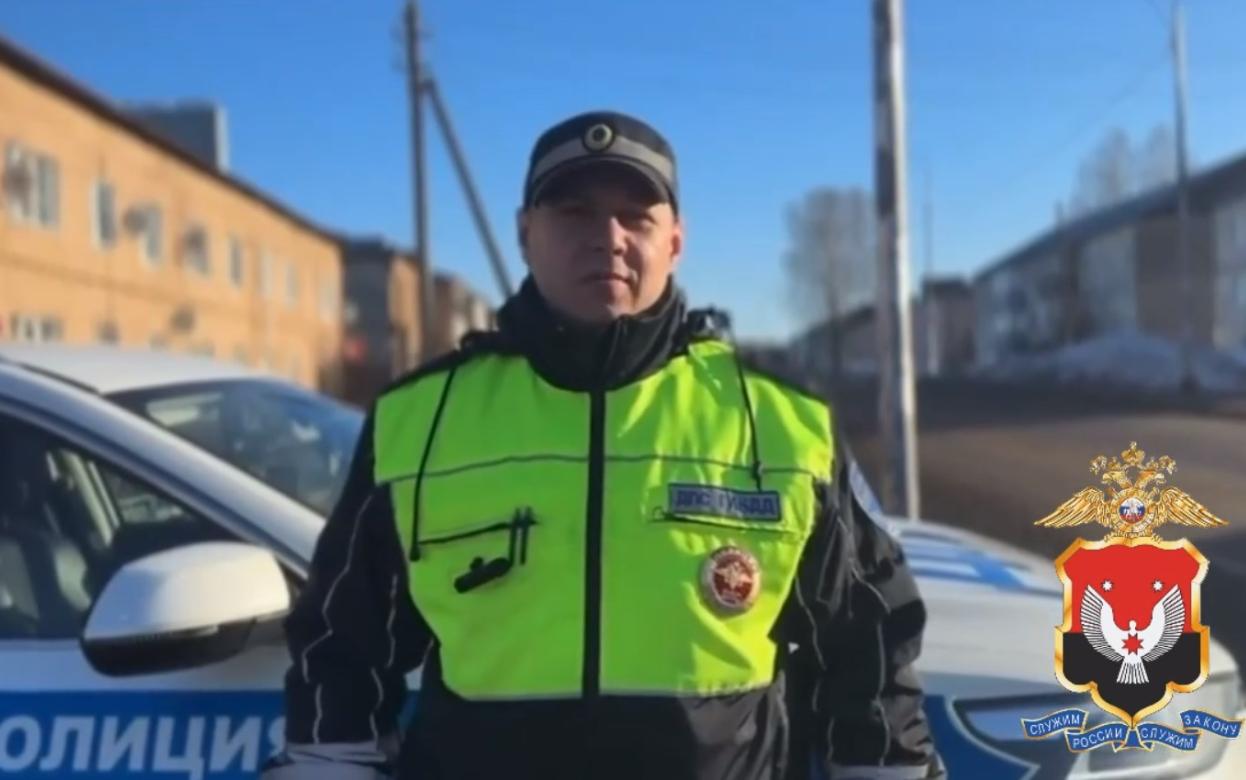Инспектор ДПС спас мужчину на парковке в Ижевске