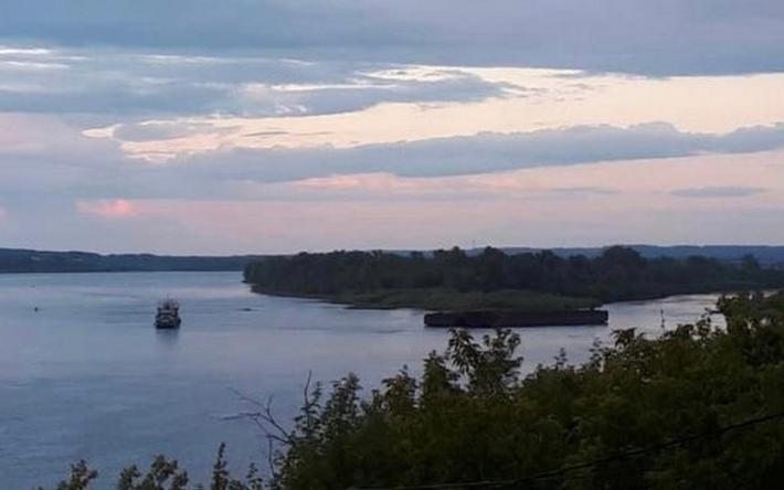 Теплоход и две баржи сели на мель в Удмуртии