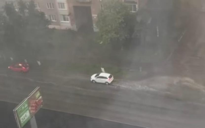 Потоп в Ижевске 2 июня. Видео: t.me/mdps18