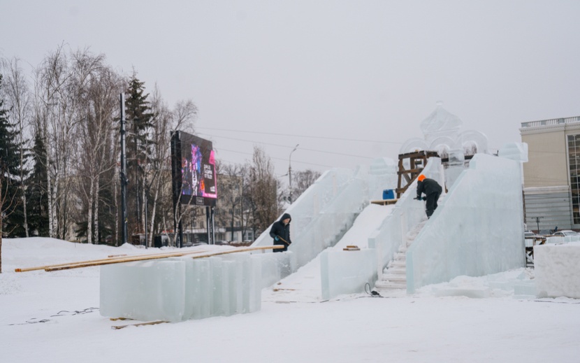 Ледовый городок на Центральной площади. Фото: Маша Бакланова