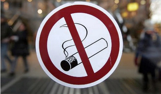 Медведев предложил полностью запретить рекламу сигарет