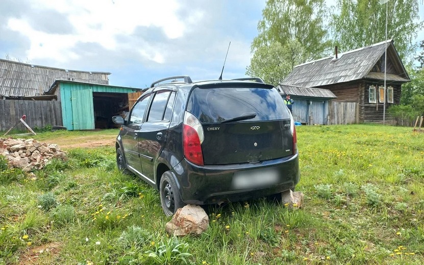 74-летний мужчина погиб под колесами своего авто в Удмуртии