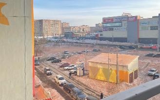Фотофакт: улицы Ленинского района Ижевска покрылись коричневой пылью