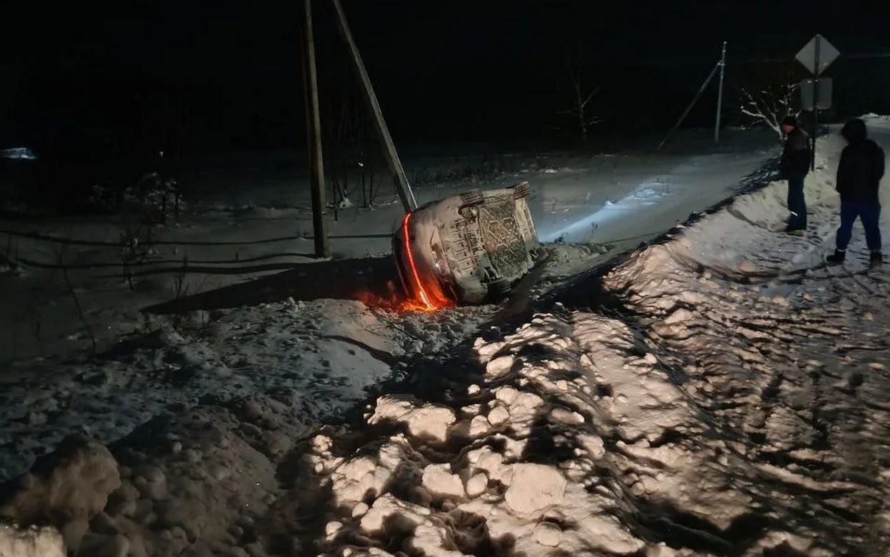 Женщина с признаками опьянения вылетела с дороги в Ижевске