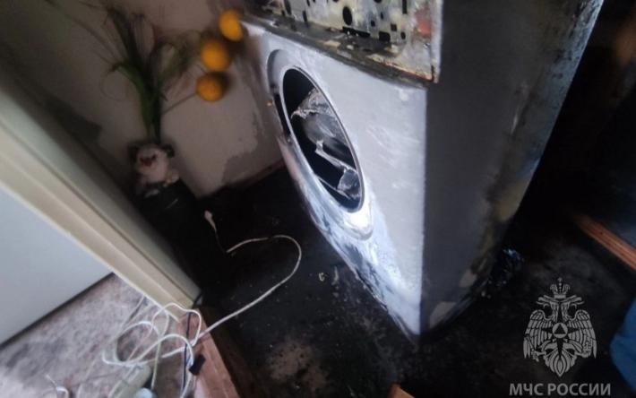 Двух мужчин госпитализировали из загоревшейся квартиры в Уве