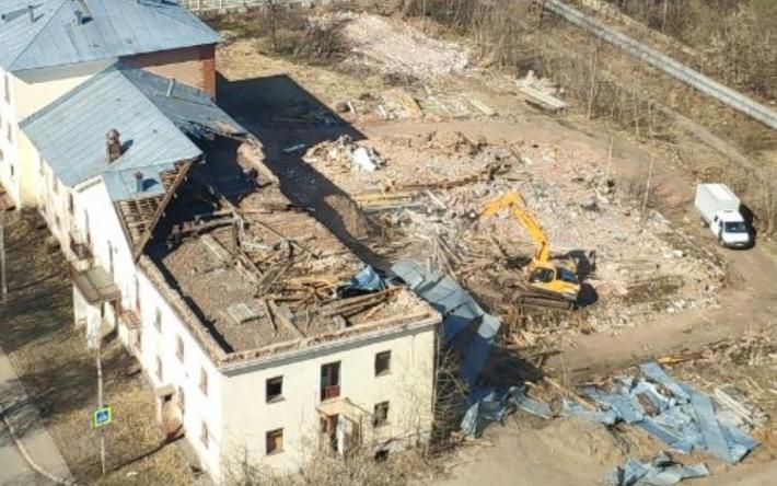 Есть вопрос: почему снесли здание стационара на Карлутской набережной в Ижевске? 