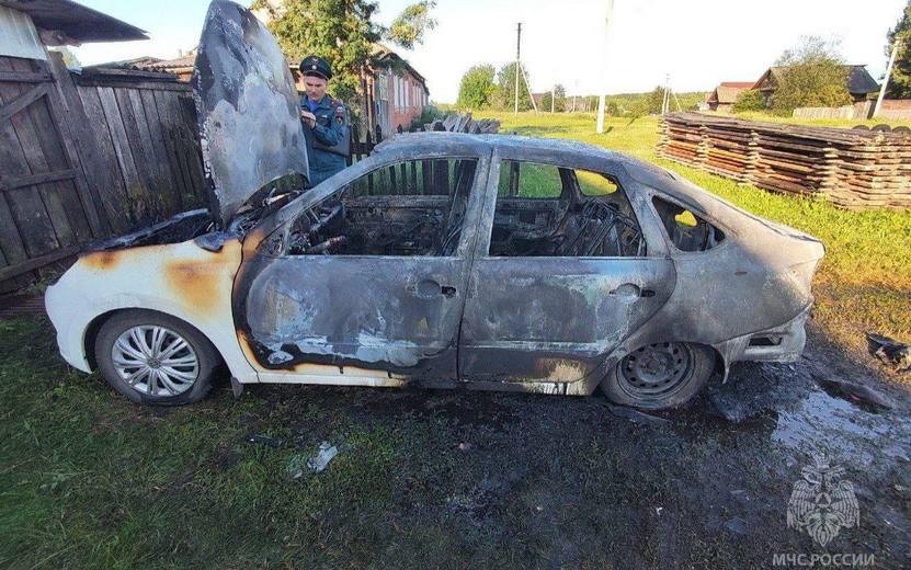 Жительница Удмуртии сожгла машину соседей