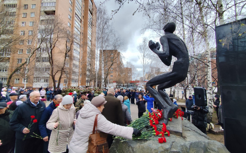 Память жертв чернобыльской катастрофы почтили в Ижевске. Фото: Татьяна Трушкова