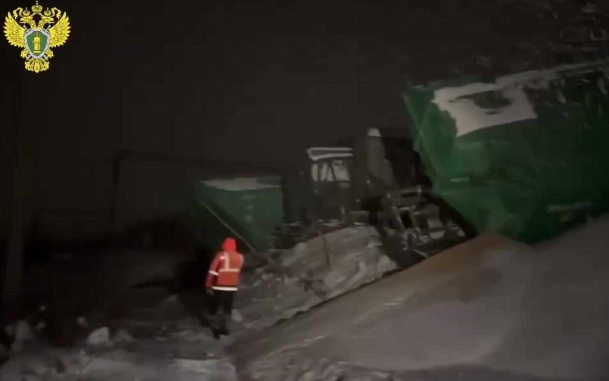 Поезд Ижевск – Петербург задерживается из-за схода вагонов грузового состава в Кировской области