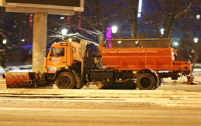  Для уборки снега на дороги Ижевска вывели 83 единицы техники 