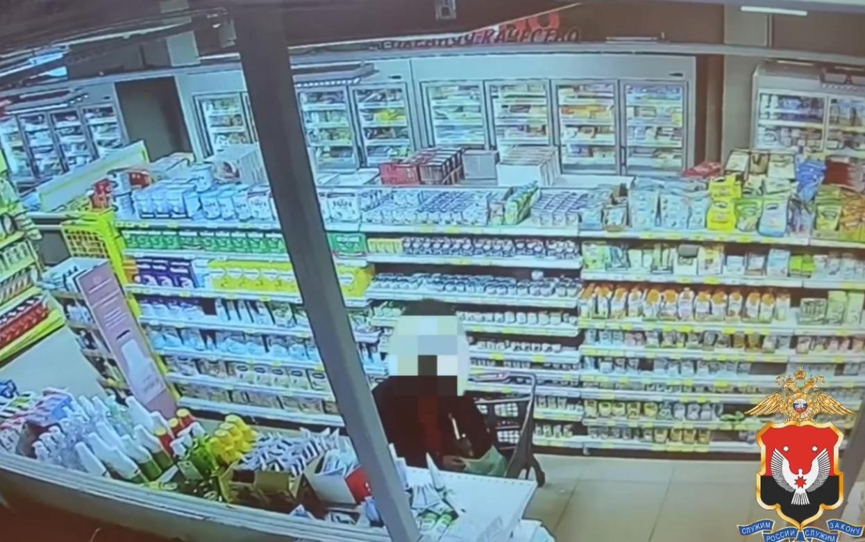 Вооруженный ножницами мужчина похитил алкоголь из магазина в Ижевске