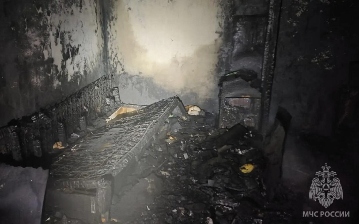 Пожарные спасли 15 человек при пожаре в 9-этажке на улице 1 Мая в Воткинске