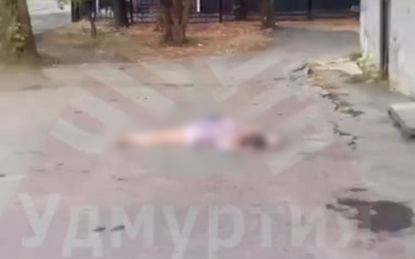 Видеофакт: женщина выпала из окна общежития в Ижевске