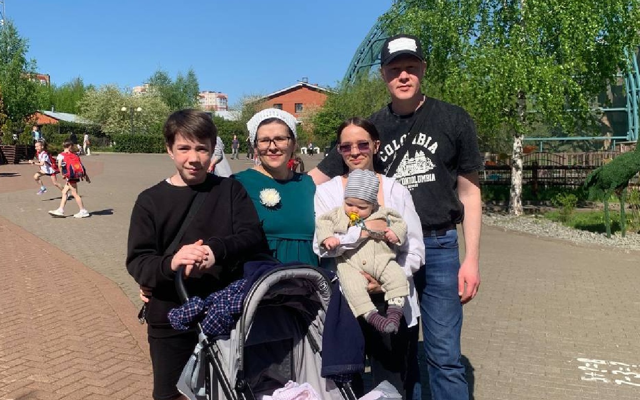 Научилась доверять людям и не бояться перемен: жительница Ижевска рассказала, как попала из детдома в семью