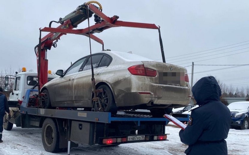 Приставы арестовали BMW жительницы Ижевска из-за долгов на 25 тыс. рублей