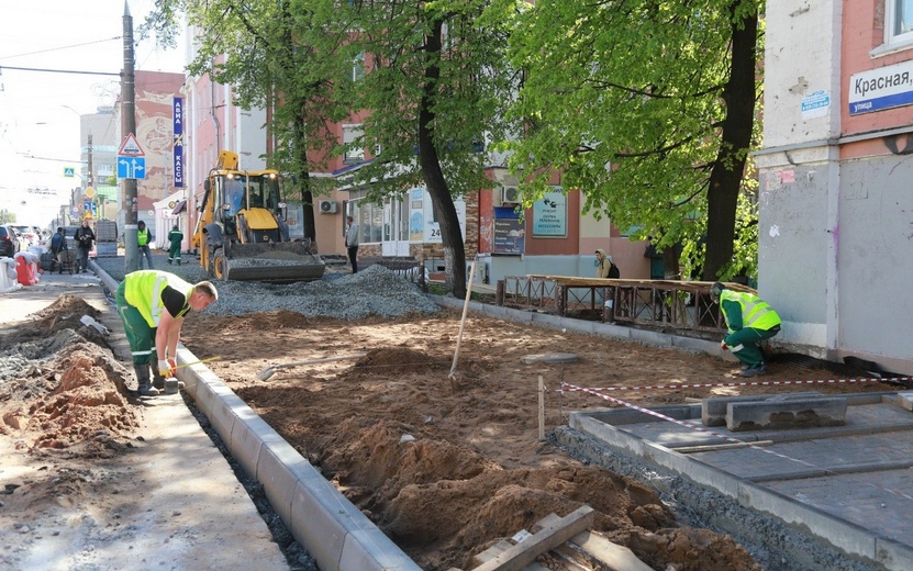 Ремонт тротуара начался на улице Советской в Ижевске