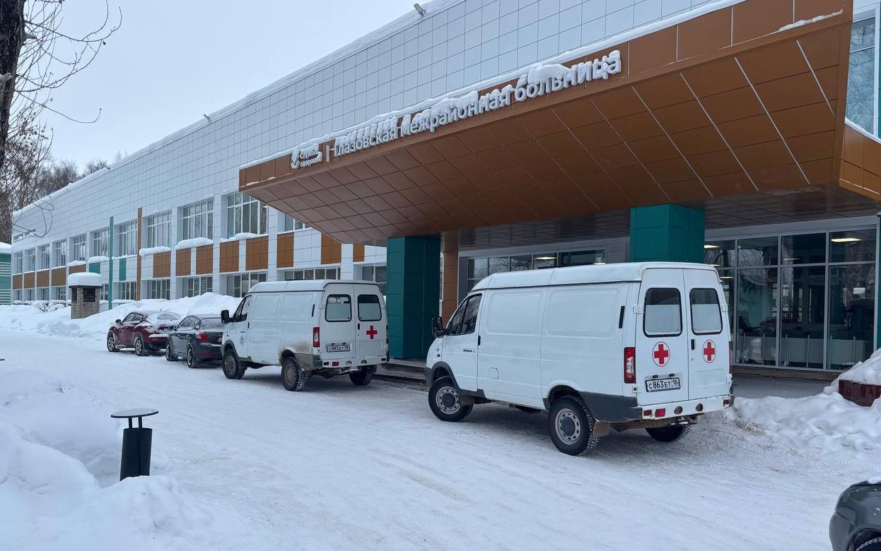 Капремонт трех отделений завершили в межрайонной больнице Глазова