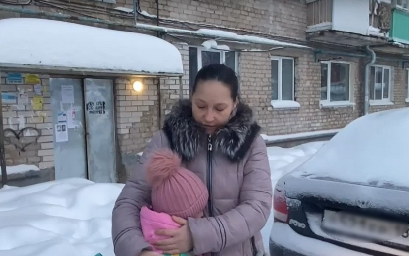 Заблудившуюся 8-летнюю девочку вернули домой полицейские в Ижевске