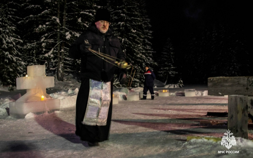 Более 6,5 тыс. жителей Удмуртии приняли участие в крещенских купаниях. Фото: пресс-служба ГУ МЧС по Удмуртии