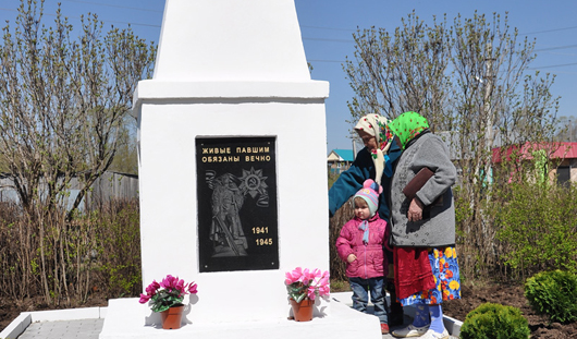 Ко Дню Победы холдинг «КОМОС ГРУПП» восстановил монумент погибшим воинам
