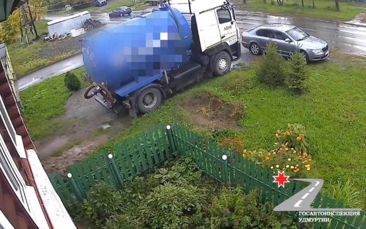Двое взрослых и двое детей пострадали в ДТП в Ижевске