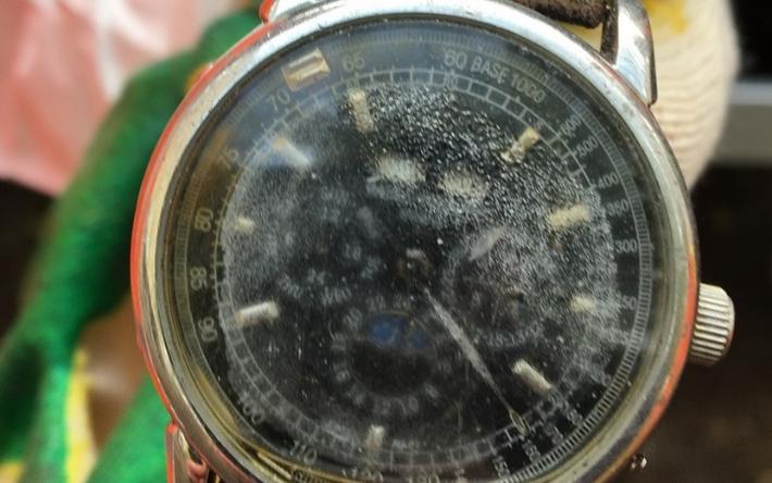 Ассенизатор из Ижевска нашел в канализации дорогие швейцарские часы
