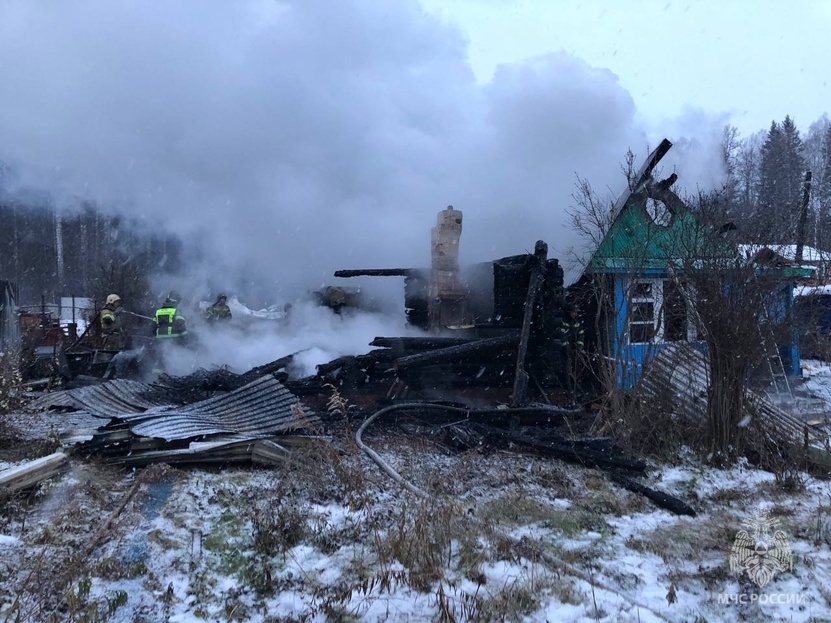 Два дома сгорели в селе под Ижевском