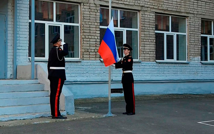 1 сентября линейки в школах Ижевска начнутся с поднятия флага