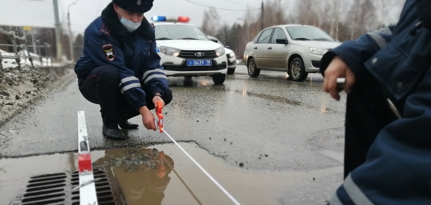 Госавтоинспекция Удмуртии за неделю выявила 35 дефектов на дорогах
